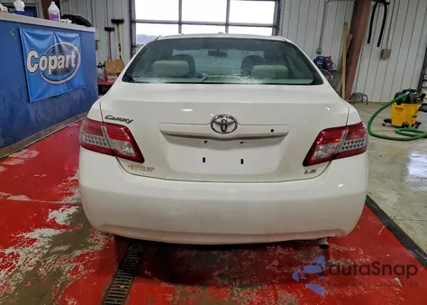 2011 Toyota Camry Base z USA, uszkodzony, nr VIN 4T1BF3EK4BU759907